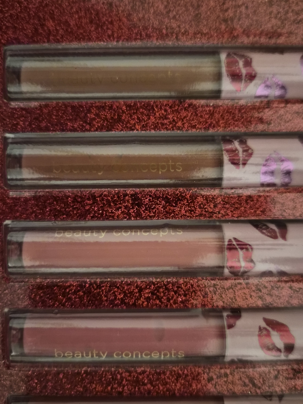 Beauty Concepts Gorgeous Lips 15-Piece Lip Gloss Set - Pink & Red Shades - Picture 8 of 10